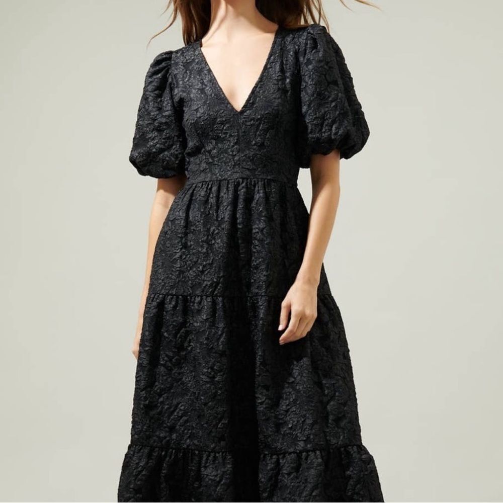 Sugarlips Arielle Jacquard V Neck Short Puff Sleeve Tiered Maxi Dress
YY7